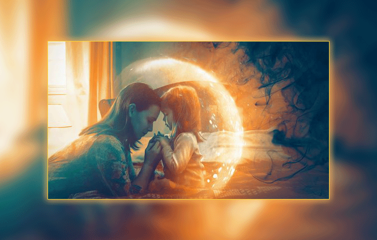 Uma mãe rezando com sua filha.